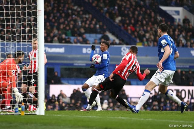 《捕风追影》蝉联票房日冠 张子枫竟然这么能打？